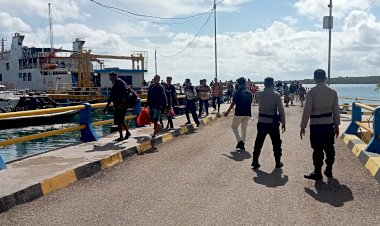 Polsek Pantaibaru Tingkatkan Pengamanan Pada Area Pelabuhan Jaga Kenyamanan Penumpang
