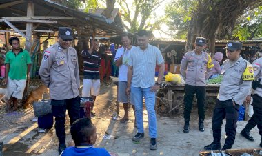Personel Polsek Rote Tengah Lakukan Pengamanan Di Pasar, Ciptakan Rasa Aman Bagi Masyarakat