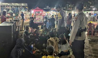 Patroli Dialogis Polsek Lobalain di Area Pameran Pembangunan dan Expo UMKM 2025