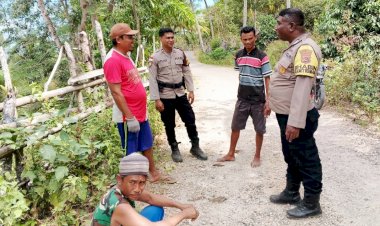 Melalui Patroli Dialogis, Personel Polsek Rote Selatan Ajak Warga Jaga Kamtibmas