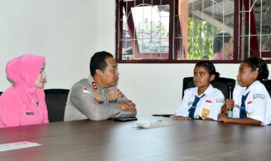 Kapolda NTT Beri Kejutan Haru, Pertemukan Dua Siswa SMR 19 dengan Orang Tua Mereka