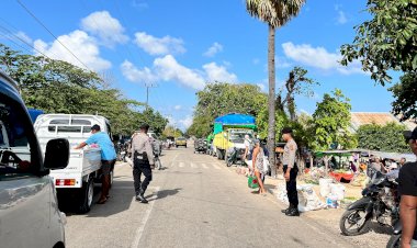 Polsek Rote Barat Lakukan Pengamanan Pada Pasar Sedeoen