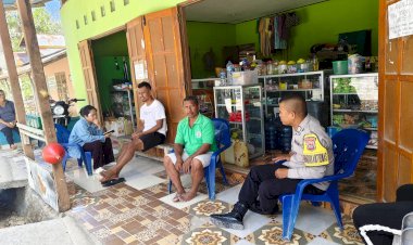 Bhabinkamtibmas Polsek Lobalain Lakukan Kegiatan Sambang Bersama Warga Oeleka