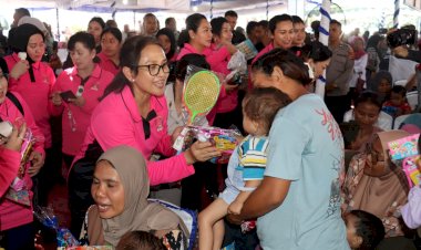 Ketua Umum Bhayangkari Tinjau Bakti Kesehatan di Ende, Warga Antusias