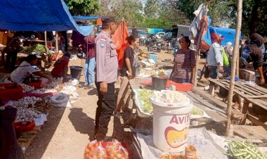 Personel Polsek RBD Lakukan Pengamanan di Pasar Tudameda, Wujudkan Kamtibmas Kondusif