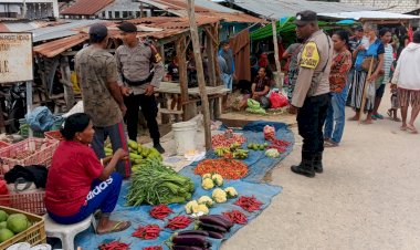 Personel Polsek Rote Selatan Lakukan Pengamanan Pada Pasar Oele