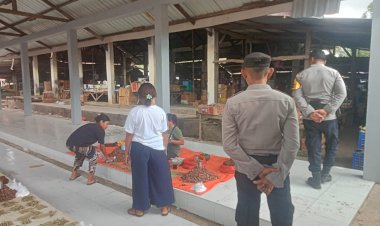 Polsek RBL Lakukan Pastikan Keamanan Pada Pasar Busalangga