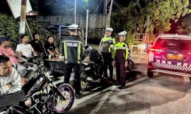 Sat Lantas Polres Polres Rote Ndao  Laksanakan Sosialisasi Tertib Berlalu Lintas Bagi Masyarakat