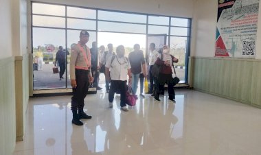 Pengamanan Bandara Diperketat, Polsek Lobalain Pastikan Kenyamanan Penumpang