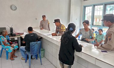Personel Polsek  RBD Laksanakan Pengamanan dan Monitoring Penyaluran BLT Bagi Masyarakat
