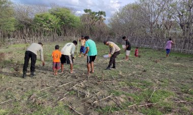 Personel Polsek RBD Tanam Jagung Bersama Masyarakat, Dukung Ketahanan Pangan