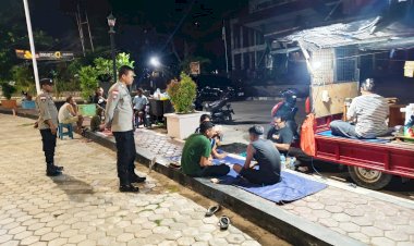 Laksanakan  Patroli Rutin Pada Malam Hari, Polsek Lobalain Jaga   Kamtibmas Tetap Kondusif