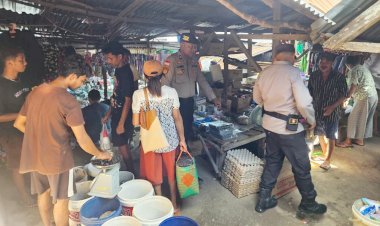 Pastikan Keamanan Masyarakat, Polsek RBL Gelar Patroli Dialogis di Pasar Busalangga