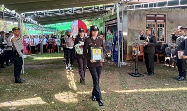 Beri Penghormatan Terakhir, Kapolres Rote Ndao Jadi Inspektur Upacara Pemakaman Anggota Polsek Rote Timur