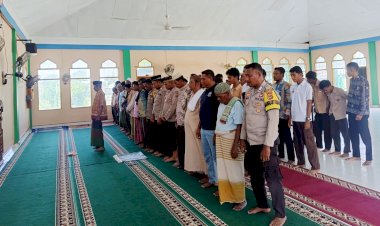 Personel Polsek Rote Timur Gelar Sholat Gaib Bagi Korban Bencana Alam