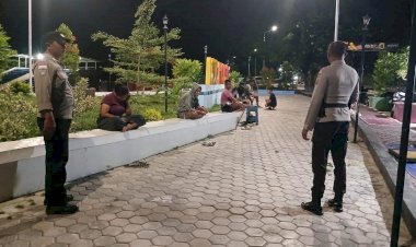 Patroli Malam Personel Polsek Lobalain Untuk Jamin Rasa Aman Bagi Masyarakat