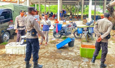 Polsek Rote Tengah Lakukan Pengamanan di Pasar  Siomeda Pastikan Keamanan Masyarakat