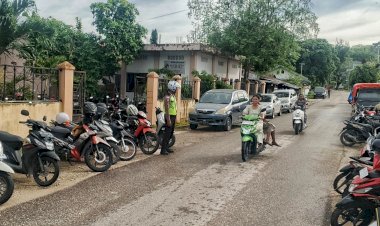 Ciptakan Kamseltibcsrlantas, Personel Sat Lantas Lakukan Pengamanan Pada Saat Ibadah