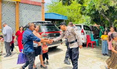 Personel Polres Rote Ndao Melaksanakan Pengamanan Ibadah Natal 2025