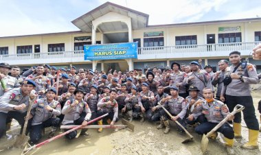 Kapolri Tinjau Aceh Tamiang, Targetkan Sekolah Bisa Segera Beroperasi