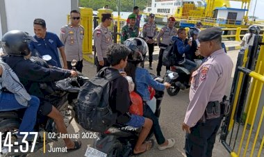 Kapolres Rote Ndao Tinjau Langsung  Arus Balik di Pelabuhan ASDP Pantai Baru