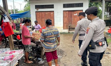 Personel Polsek Rote Tengah Lakukan Patroli Dialogis di Pasar Siomeda