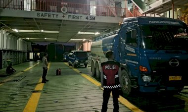 Polsek Pantaibaru Lakukan Pengamanan Proses Bongkar BBM di Pelabuhan Pantaibaru