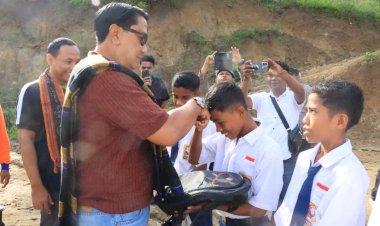 Wakapolda NTT Kunjungi SMPN 48 Sa Ate Gaikiu, Salurkan Bantuan bagi Sekolah Terdampak Bencana