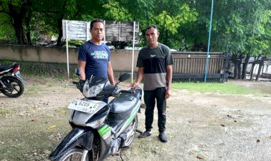 Satu Unit Motor Supra X 125 Diserahkan Polsek Rote Barat Daya Kepada Pemilik, Sebelumnya Dilaporkan Hilang