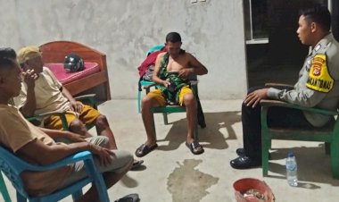 Bhabinkamtibmas Polsek Rote Barat Daya  Sambangi Warga, Ajak Jaga Keamanan Lingkungan