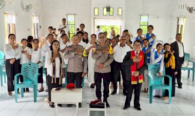 Kapolsek Rote Barat Laksanakan Kegiatan Minggu Kasih di Gereja GPDI Efata Oenitas, Jalin Sinergitas Jaga Keamanan Lingkungan