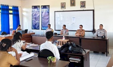 Tatap Muka Dengan Para Guru dan Pelajar, Kapolsek Rote Barat Paparkan Sejumlah Program Wujud Polri Untuk Masyarakat