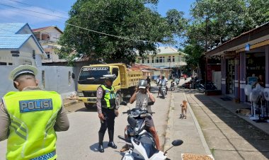 Satuan Lalu Lintas Polres Rote Ndao Laksanakan Sosialisasi Tertib Berlalu Lintas di Jalan