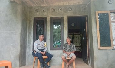 Bhabinkamtibmas Polsek Rote Barat Laut Sambangi Warga, Tingkatkan Edukasi Pembinaan Kamtibmas