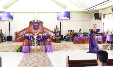 Kegiatan Minggu Kasih Kapolsek Rote Barat Bersama Jemaat  Ebenhaezer Sedeoen