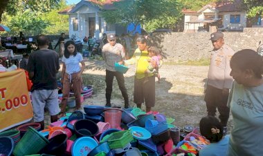 Pengamanan di Pasar Sakubatun Oleh Personel Polsek Rote Barat Daya Wujudkan Rasa Aman Bagi Masyarakat