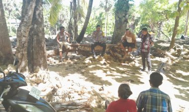 Melalui Kegiatan Sambang, Bhabinkamtibmas Polsek Rote Selatan Ajak Warga Jaga Kamtibmas