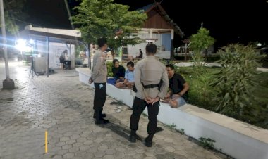 Patroli Malam Personel Polsek Lobalain, Antisipasi Gangguan Keamanan
