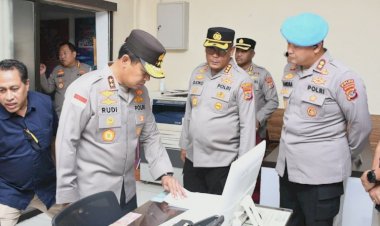 Pastikan Pelayanan Publik Prima, Kapolda NTT Cek Langsung Ruang Pelayanan Masyarakat di Polresta Kupang Kota