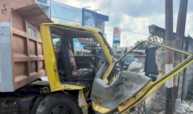 Seorang Pengemudi Mobil Dump Truck Meninggal Dunia Karena Menabrak Tembok Menghindari Pengendara Sepeda Motor