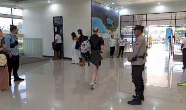 Polsek Lobalain Rutin Lakukan Pengamanan di Bandara D C Saudale, Jamin Keselamatan Penerbangan