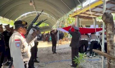 Kapolres Pimpin Upacara Pemakaman Kedinasan Polri, Penghormatan Terakhir Kepada Alm AIPTU Absi Sinlaeloe