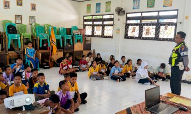 Police Goes To School, Sat Lantas Polres Rote Ndao Tingkatkan Edukasi Kamseltibcarlantas Bagi Pelajar