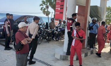Satuan Samapta Polres Rote Ndao Lakukan Monitoring Distribusi BBM Bagi Masyarakat