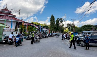 Satuan Lalu Lintas Polres Rote Ndao Lakukan Pengamanan Saat Sholat Jumat
