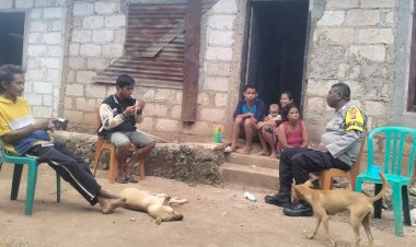 Bhabinkamtibmas Polsek Rote Selatan Sambangi Warga, Bangun Dialog Jaga Kamtibmas