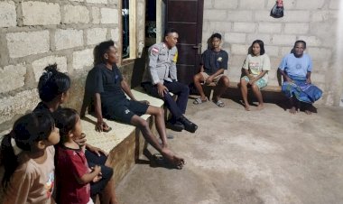Sambangi Warga, Bhabinkamtibmas Polsek Rote Barat Laut Ajak Jaga Kamtibmas Tetap Kondusif