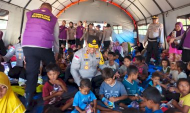 Di Tengah Luka Gempa, Kapolda NTT Hadir untuk Pulihkan Trauma Anak-Anak Nagekeo