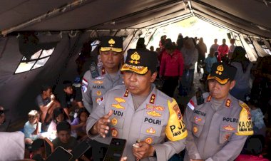 Polri Jaga Rumah Warga dan Bersihkan Puing, Hadir di Tengah Pemulihan Pascagempa Flores