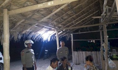 Patroli Malam, Polsek Rote Tengah Sambangi Wisata Pantai Leli Mengajak Masyarakat Jaga Kamtibmas